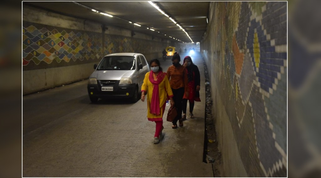 Pedestrians suffer due to lack of footpath in Manishnagar subway line in Nagpur