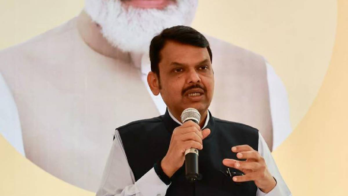 महाविकास आघाडीचं सरकार असताना माझ्यावर गुन्हे दाखल करून मला जेलमध्ये टाकण्याचं टार्गेट माजी आयुक्त संजय पाडेंना दिलं होतं, असा खळबळजनक आरोप देवेंद्र फडणवीस यांनी केला आहे.