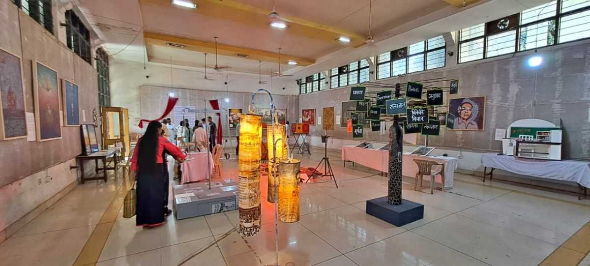 या कलाप्रदर्शनाच्या उद्घाटन कार्यक्रमाच्या अध्यक्षस्थानी सरोज पाटील होत्या.