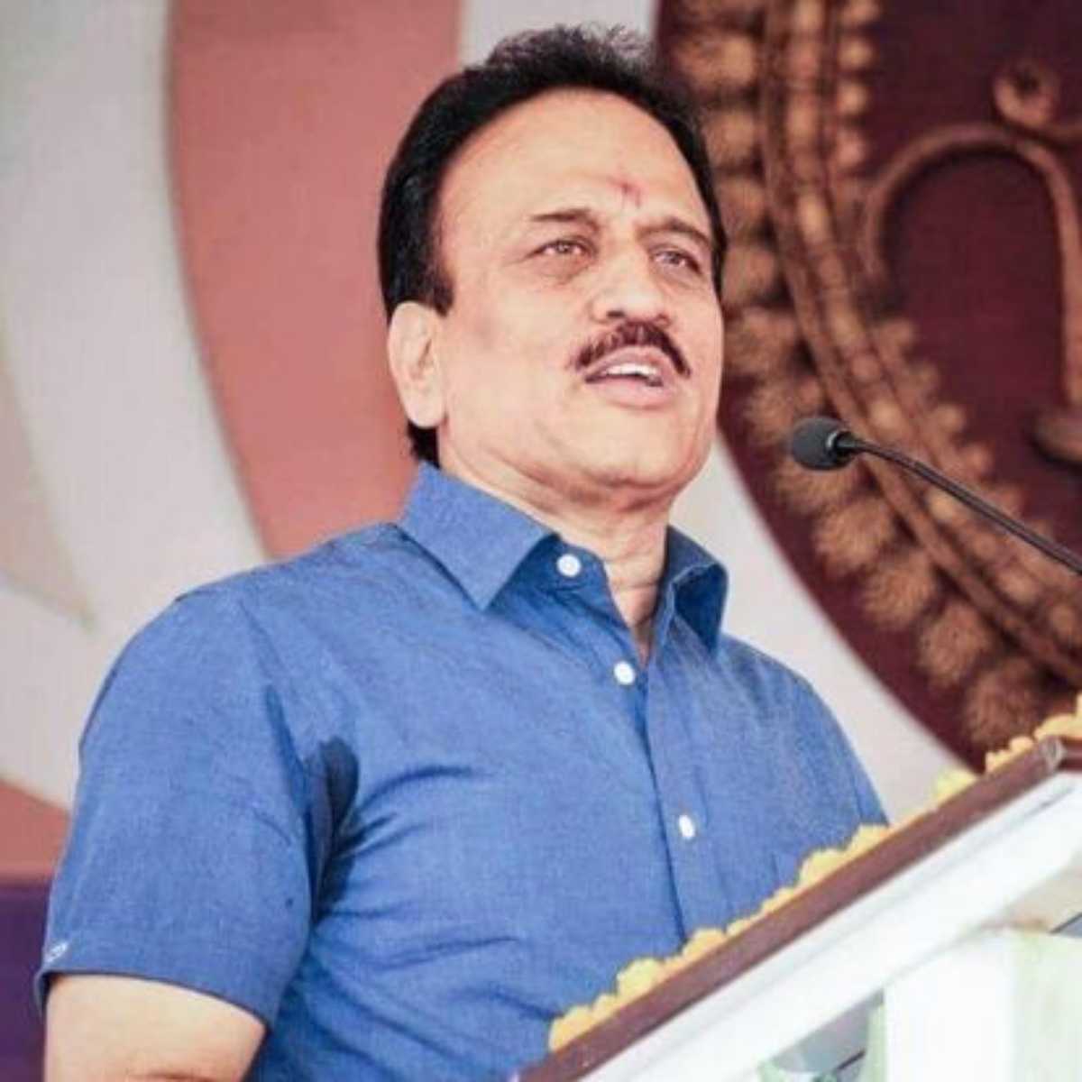 ४० लोकं जमा करणं सोपं नव्हतं. कारण पुढारी कसे असतात तुम्हाला माहिती आहे. मात्र सगळे आमच्या पाठिशी उभे राहिले - गिरीश महाजन