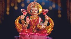 घरात लक्ष्मीचा फोटो ‘या’ दिशेला लावल्यास होऊ शकतो धनलाभ, वास्तुशास्त्राचे हे नियम जाणून घ्या
