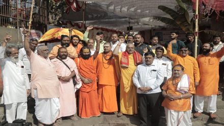 Movement of sadhus and mahants