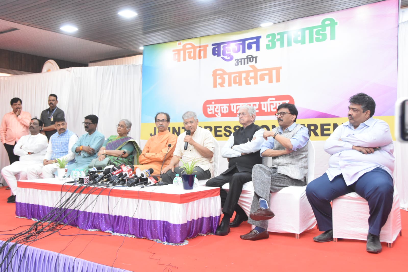 हे शेतातलं भांडण नाही, नेतृत्वातील भांडण आहे, दिशेचं भांडण आहे - प्रकाश आंबेडकर