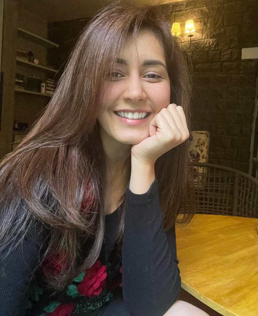Raashi khanna 10
