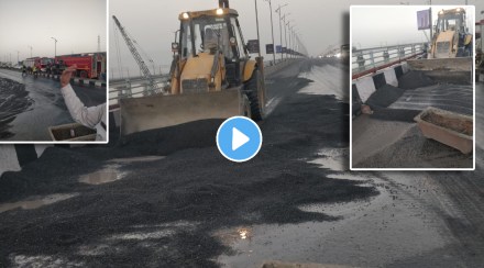 Sand dumper Vashi bridge traffic jam on Panvel to Shiv route (1)