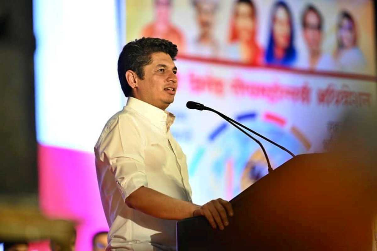किंबहुना काँग्रेसच्या वरिष्ठ नेत्यांचीच इच्छा होती की, मी निवडणूक लढवावी. परंतू तांत्रिक कारणामुळे डॉ. सुधीर तांबे यांची उमेदवारी जाहीर झाली. मात्र, माझी उमेदवारी काँग्रेस पक्षाचा कार्यकर्ता म्हणून आहे - सत्यजीत तांबे