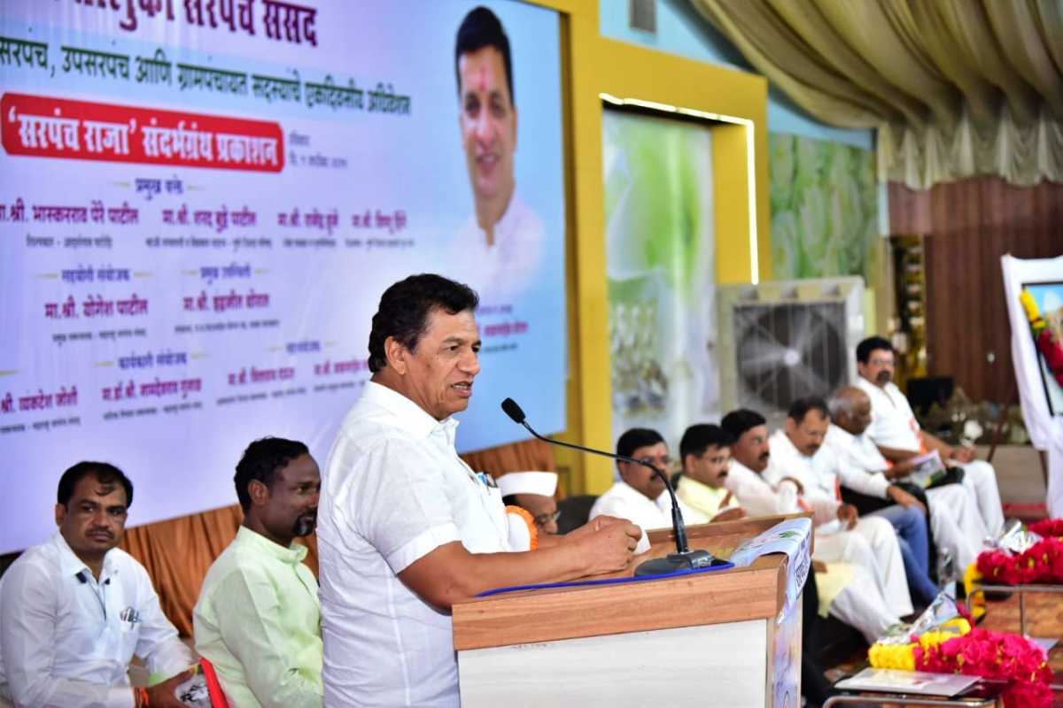 यात बराच गुंता झाला आहे. पदवीधर निवडणुकीत सत्यजीत तांबे यांनी काँग्रेसचा आणि अपक्ष असे दोन अर्ज भरले होते. केवळ तांत्रिक कारणामुळे त्यांना एबी फॉर्म मिळाला नाही - सुधीर तांबे