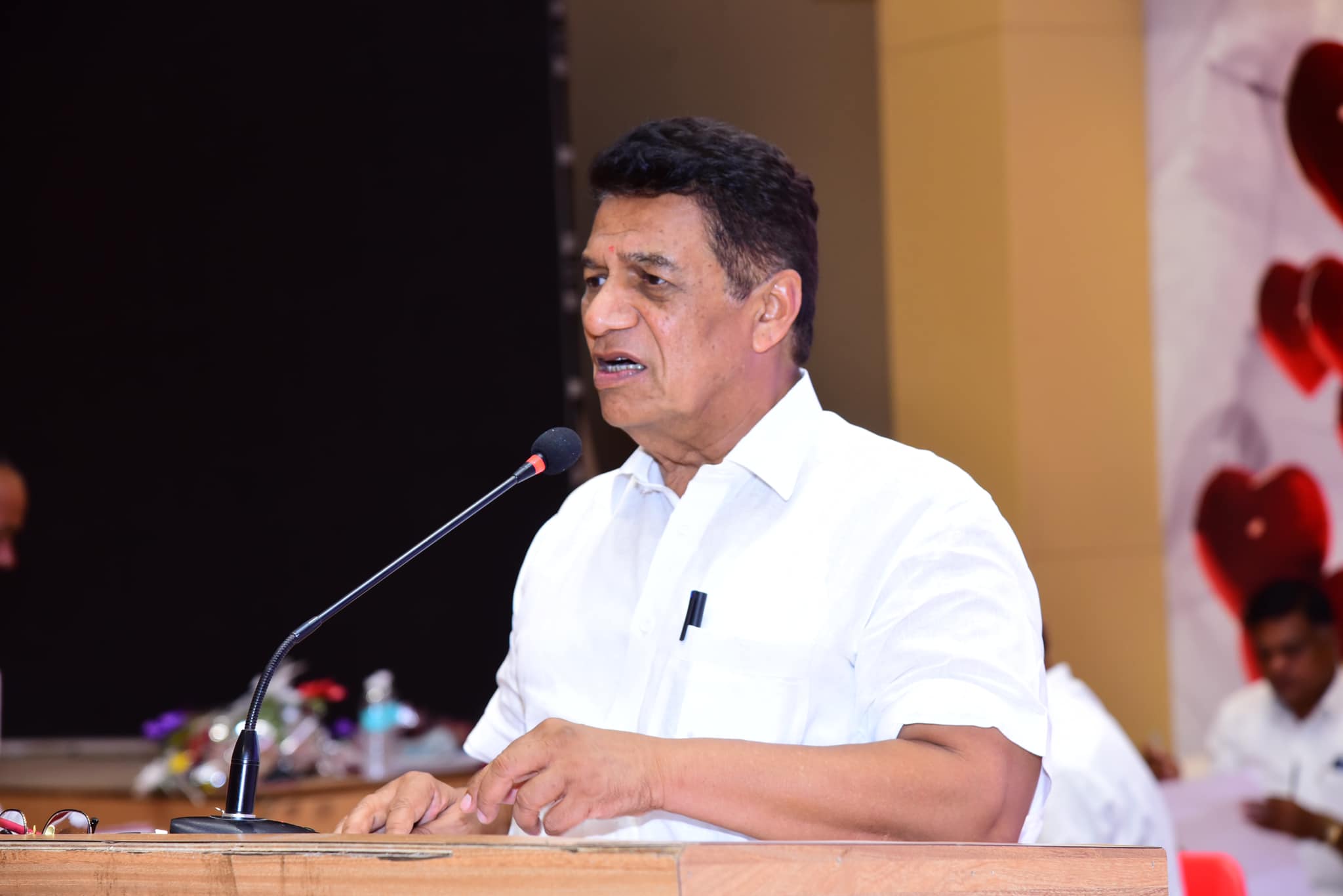 सर्वच पक्ष तसा विचार करत असतात. सर्वच पक्ष सत्यजीत तांबेंना मदत करतील अशी आमची अपेक्षा आहे - सुधीर तांबे (सर्व फोटो - सोशल मीडिया)