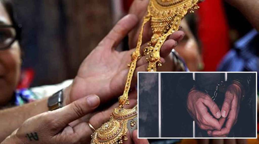 jewellery worth rs 8 lakh looted from old man home jewellery worth rs 8 lakh looted from old man home