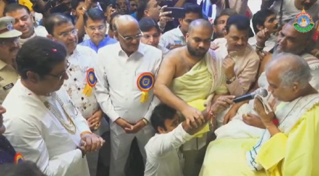 Raj Thackeray meet Jain Guru thane Raj Thackeray meet Jain Guru thane