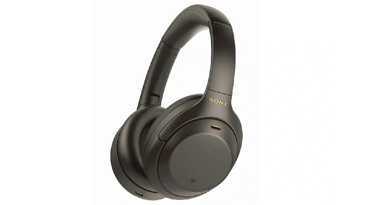 Sony WH-1000XM4 हे हेडफोन सेलमध्ये हे हेडफोन तुम्हाला १९,९०० रुपये या सवलतीच्या किंमतीत मिळणार आहेत.(Image Credit- Financial Express)