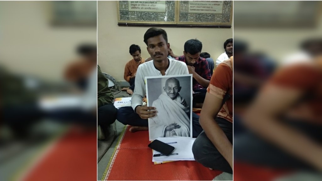 वर्ध्यातील महात्मा गांधी आंतरराष्ट्रीय हिंदी विद्यापीठातील आंदोलक विद्यार्थ्यांच्या मागण्या मान्य