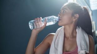 plastic bottles water causes