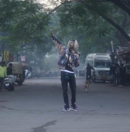 तो ज्या परिस्थितीतून इतका वर आला आहे त्यामुळे त्याचं अधिक कौतुक होत आहे. पण आता एका मुलाखतीत त्याने याच सर्व परिस्थितीचे केले आहे