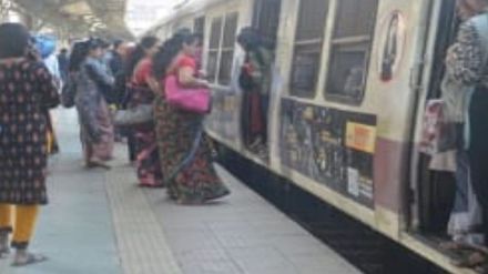 Passengers are affected by the distance between platforms and local at Shahad railway station Passengers are affected by the distance between platforms and local at Shahad railway station
