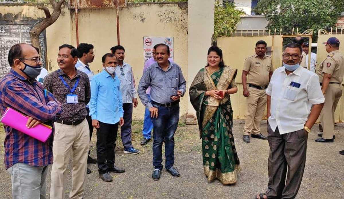 मी आज आंदोलन करत नाहीये. मी गेल्या चार वर्षांपासून पदवीधरांच्या प्रश्नावर काम करत आहे. तेव्हापासून मी सांगितलं होतं की, जेव्हा मी विजयी होईल तेव्हा मी विजयाची रॅली काढणार नाही, तर आंदोलनाची रॅली काढेन - शुभांगी पाटील