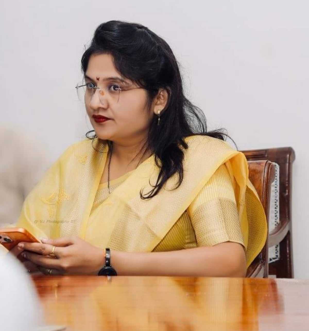 हे मी आधीपासून सांगत होते, कारण प्रश्न फारच जटील आहेत. जनतेने त्यासाठीच निवडून दिलेलं असतं. निकाल लागला की, मी लगेच आझाद मैदानावर आंदोलनासाठी जाणार आहे - शुभांगी पाटील