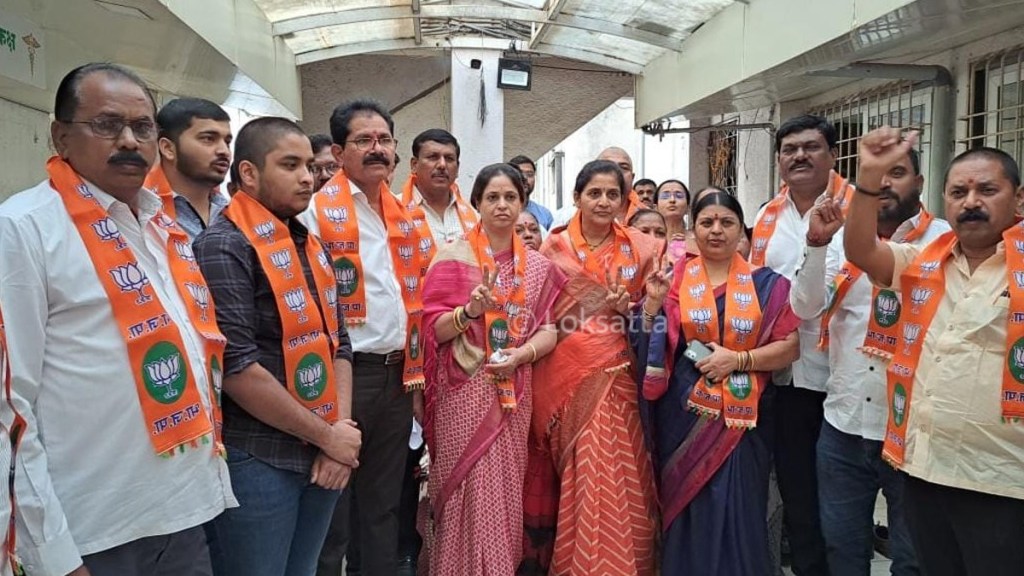 दिवंगत लक्ष्मण जगतापांच्या पत्नी अश्विनी जगताप सक्रिय; प्रचारास केली सुरुवात (छायाचित्र - लोकसत्ता टीम) दिवंगत लक्ष्मण जगतापांच्या पत्नी अश्विनी जगताप सक्रिय; प्रचारास केली सुरुवात (छायाचित्र - लोकसत्ता टीम)