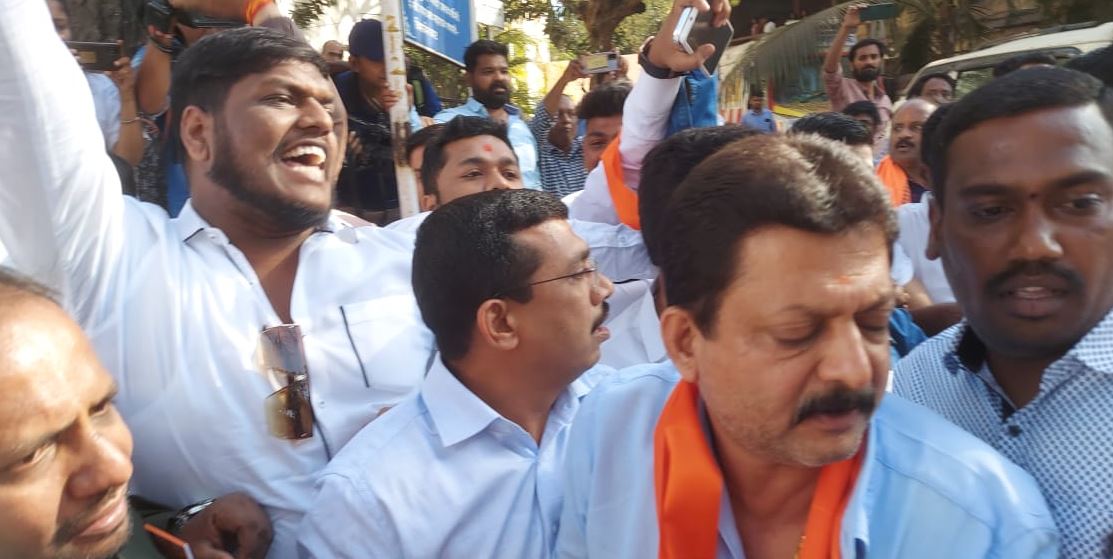 eknath shinde and uddhav thackeray group clash