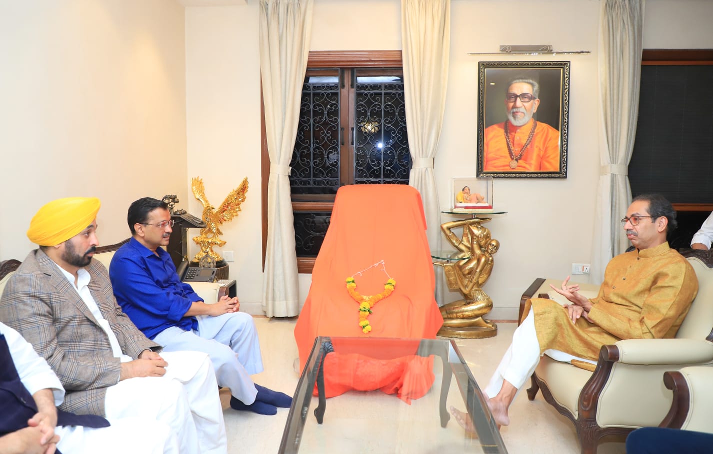 उद्धव ठाकरेंकडे जे काही होतं, ते सगळं चोरी करून नेलं- अरविंद केजरीवाल
