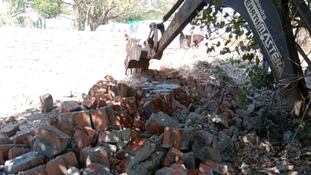 Action against illegal construction in Kalyan East