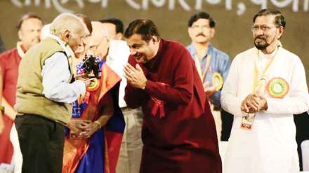 केंद्रीय मंत्री नितीन गडकरी ९६व्या अखिल भारतीय मराठी साहित्य संमेलनाच्या समारोपप्रसंगी केंद्रीय मंत्री नितीन गडकरी ९६व्या अखिल भारतीय मराठी साहित्य संमेलनाच्या समारोपप्रसंगी