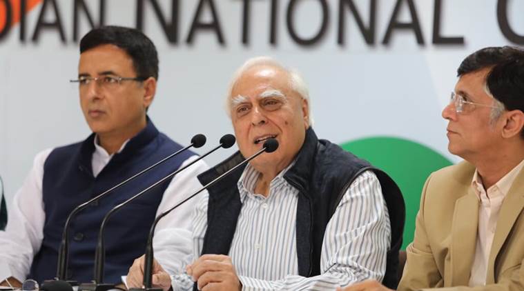 एकूणच सर्वोच्च न्यायालयातील सुनावणीत कपिल सिब्बल यांनी ठाकरे गटाची बाजू ताकदीने मांडली.