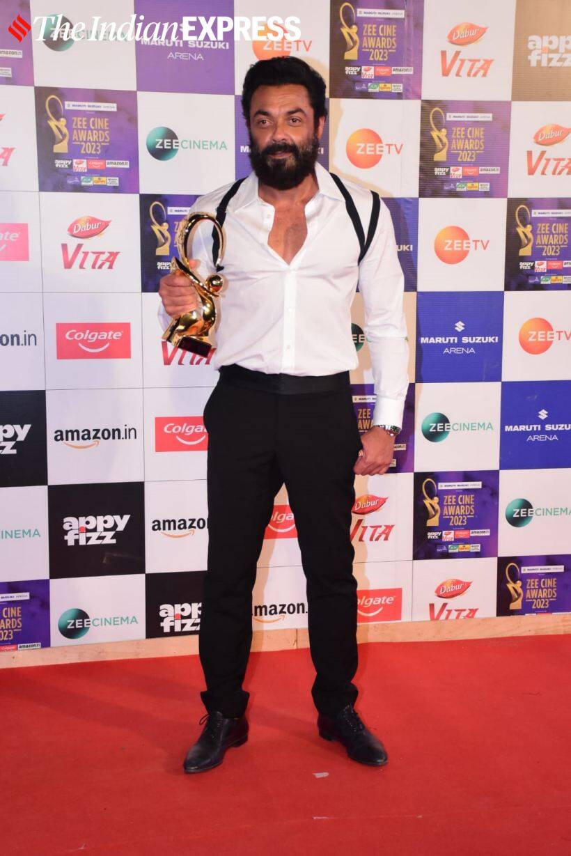 'आश्रम' फेम बॉबी देओलने देखील हटके अंदाजात हजेरी लावली होती. (Photo: Varinder Chawla)