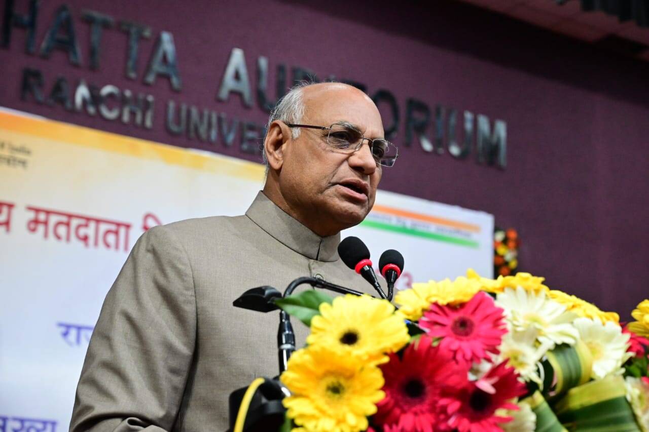 लालकृष्ण अडवाणी यांच्यासोबतच सुषमा स्वराज यांच्यासोबतही त्यांचे संबंध चांगले होते. सुषमा स्वराज या रमेश बैस यांना आपला बंधू मानत होत्या. (सर्व छायाचित्र - संग्रहित)