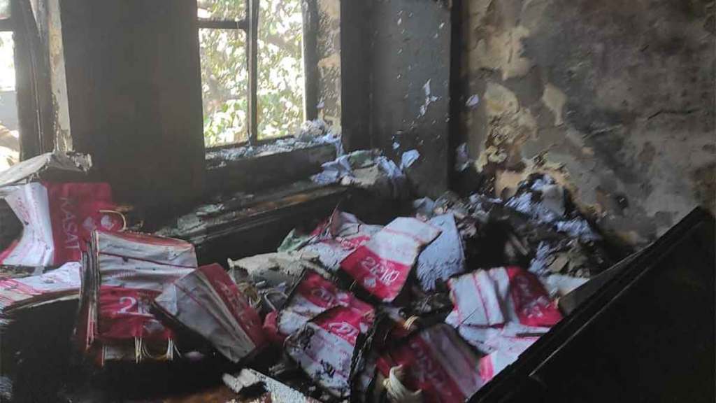 fire breaks out at cloth shop on karve road