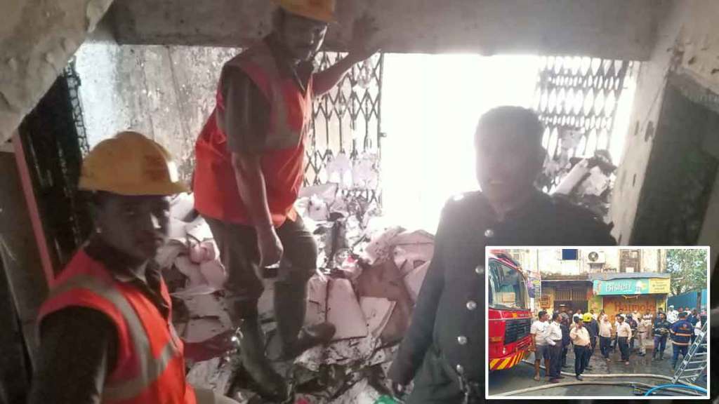 नौपाडा येथील तीन मजली इमारतीमध्ये आग नौपाडा येथील तीन मजली इमारतीमध्ये आग