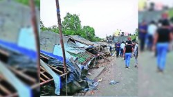 नायगाव रेल्वे स्थानकाजवळ फेरीवाल्यांवर कारवाई