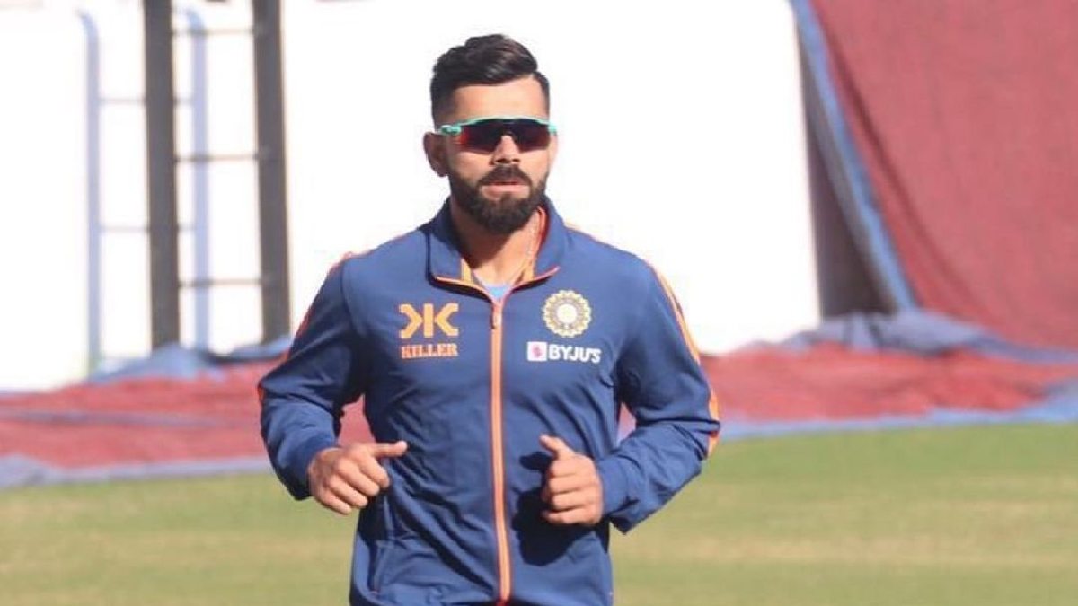 चेतेश्वर पुजाराचा हा विक्रम खूप खास आहे. कारण ऑस्ट्रेलियाविरुद्ध धावा फटकावण्याच्या बाबतीत त्याने भारताचा स्टार फलंदाज विराट कोहलीला देखील मागे टाकलं आहे. (PC : Twitter/Virat Kohli)