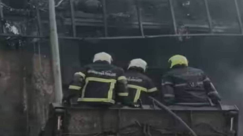 mumbai fire huge fire broke out in hardware shop mumbai sakinaka