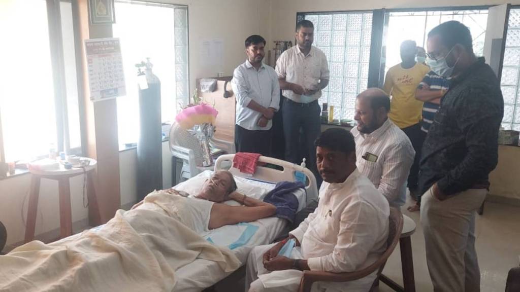Ravindra Dhangekar met Girish Bapat