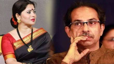 दीपाली सय्यद यांची उद्धव ठाकरेंवर टीका (छायाचित्र - लोकसत्ता ग्राफिक्स) दीपाली सय्यद यांची उद्धव ठाकरेंवर टीका (छायाचित्र - लोकसत्ता ग्राफिक्स)