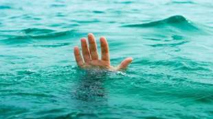 why a living person sinks and a dead body floats in water