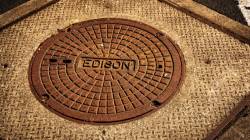 मॅनहोलच्या झाकणांचा आकार गोल का असतो? माहितीये का यामागील कारण?