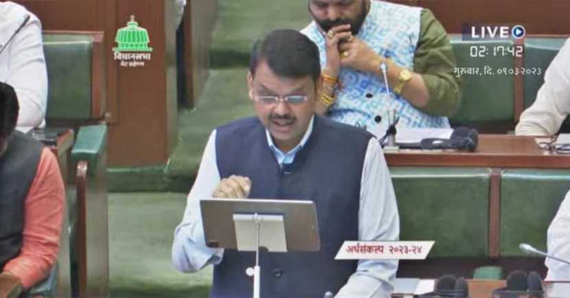 नागपुरात डॉ. पंजाबराव देशमुख कृषी महाविद्यालयात आंतरराष्ट्रीय कृषी सुविधा केंद्र स्थापन करणार. या केंद्रासाठी २२८ कोटी रुपये देणार. नागपूर जिल्ह्यातील नागपूर, काटोल, कळमेश्वर, अमरावती जिल्ह्यात मोर्शी, बुलढाणा जिल्ह्यात आधुनिक संत्रा प्रक्रिया केंद्रासाठी २० कोटी रुपये तरतूद करणार.