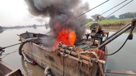 Sand mafia boat Dombivli