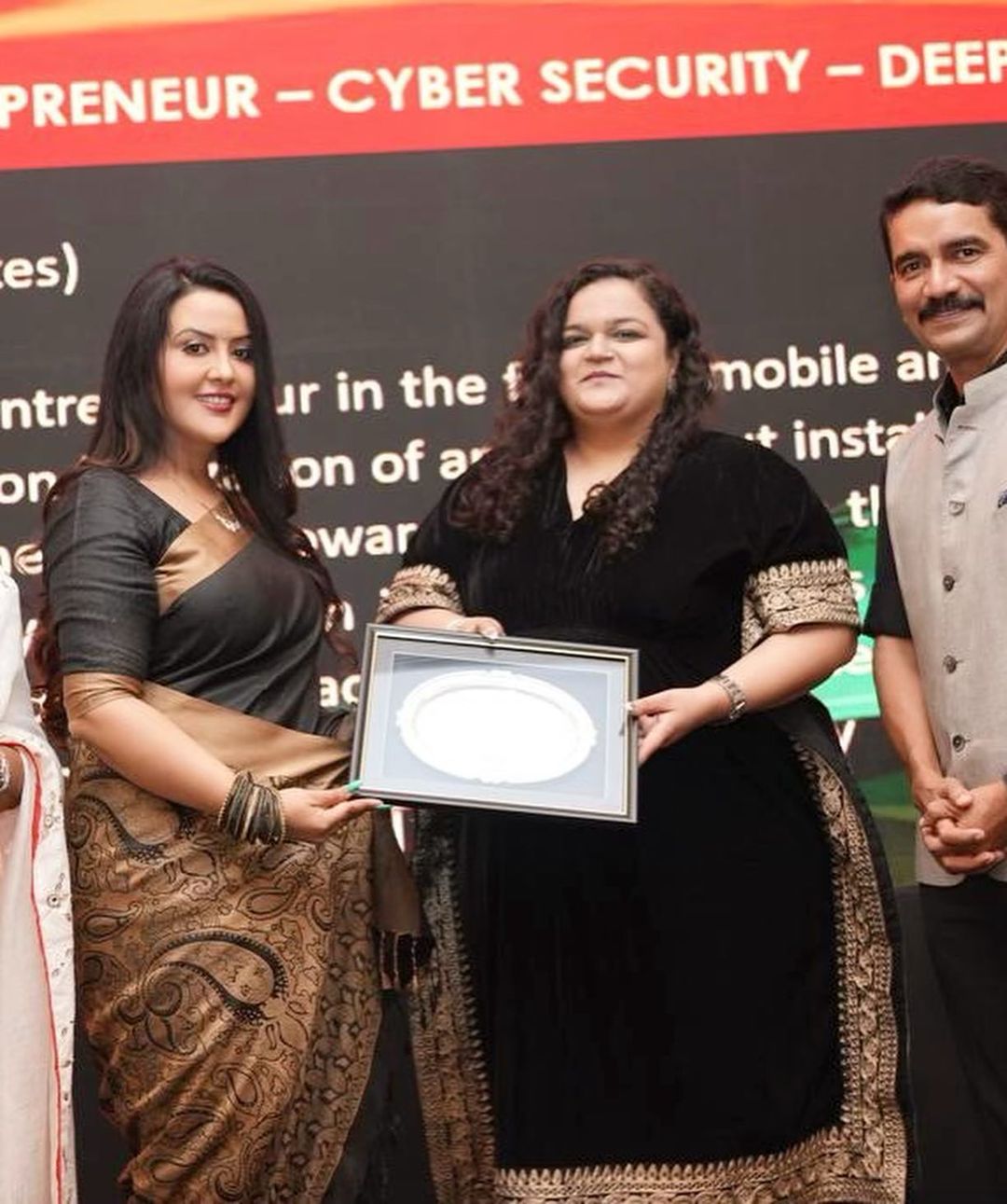 amruta fadnavis photos