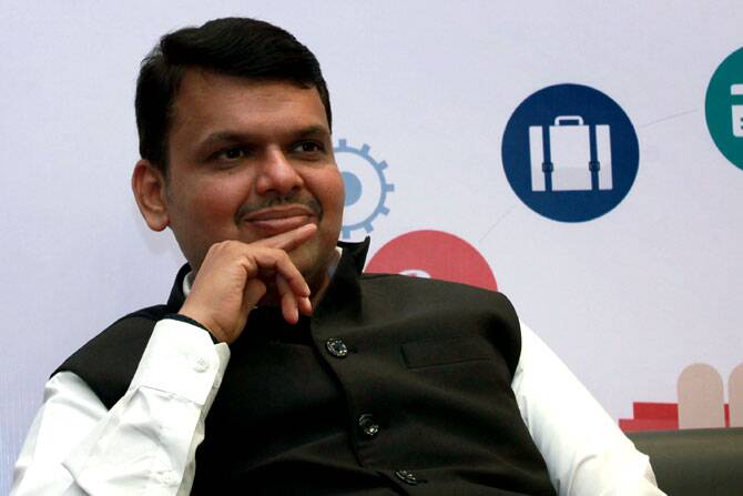 राज्य परिवहन महामंडळाच्या बससेवेत तिकिटदरात महिलांना ५० टक्के सवलत देणार. चौथे सर्वसमावेशक महिला धोरण जाहीर करणार. महिला बचत गटांच्या माध्यमातून लातूर जिल्ह्यात बांबू क्लस्टर. कोल्हापूर जिल्ह्यात कोल्हापुरी चप्पल क्लस्टर. मुंबईत महिला युनिटी मॉलची स्थापना. महिला सुरक्षा, सुविधाजनक प्रवासासाठी महिला केंद्रीत पर्यटन धोरण. माता सुरक्षित तर घर सुरक्षित अभियानात ४ कोटी महिला-मुलींची आरोग्य तपासणी, औषधोपचार करणार.