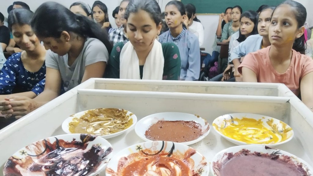 कोल्हापुरात यंदा वनस्पतीजन्य रंगाची होणार उधळण; पाच हजार कुटुंबीय सहभागी कोल्हापुरात यंदा वनस्पतीजन्य रंगाची होणार उधळण; पाच हजार कुटुंबीय सहभागी