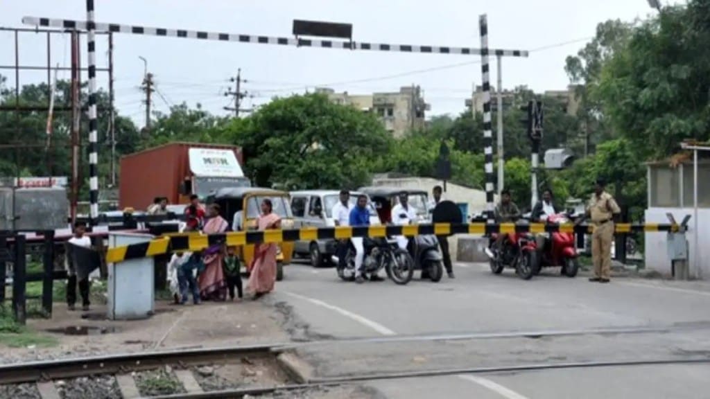 railway gate, central railway, Ghoti, Manikkhamb