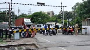 railway gate, central railway, Ghoti, Manikkhamb