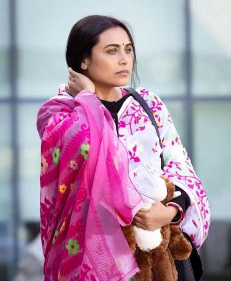 राणीचा पती आदित्य चोप्रा हा यशराज फिल्म्सचा सर्वेसर्वा आहे. मीडिया रिपोर्ट्सनुसार, आदित्यची एकूण खासगी संपत्ती ६५०४ कोटींहून अधिक आहे.