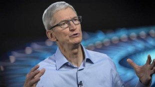 tim cook open apple first retial store in mumbai bkc