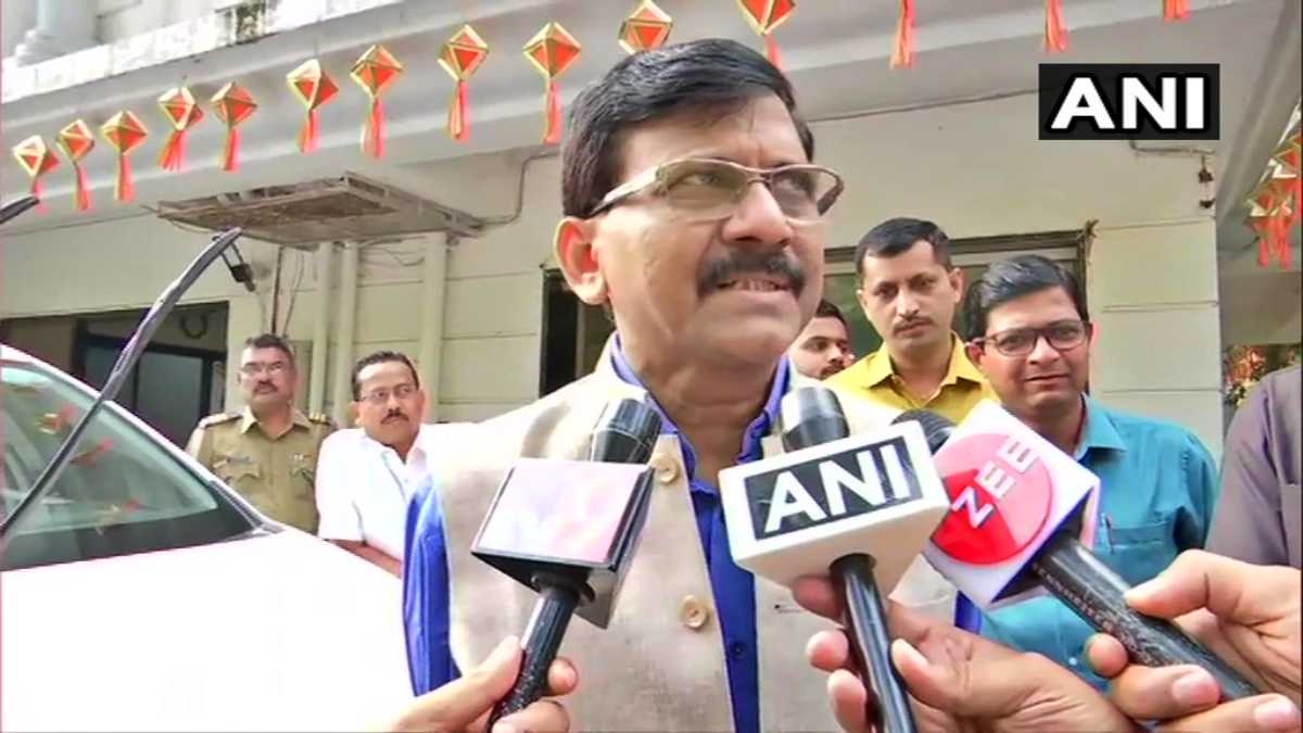 देवेंद्र फडणवीस भ्रष्टाचारी, घोटाळेबाज आणि गुंडांची टोळी चालवत आहेत का? - संजय राऊत