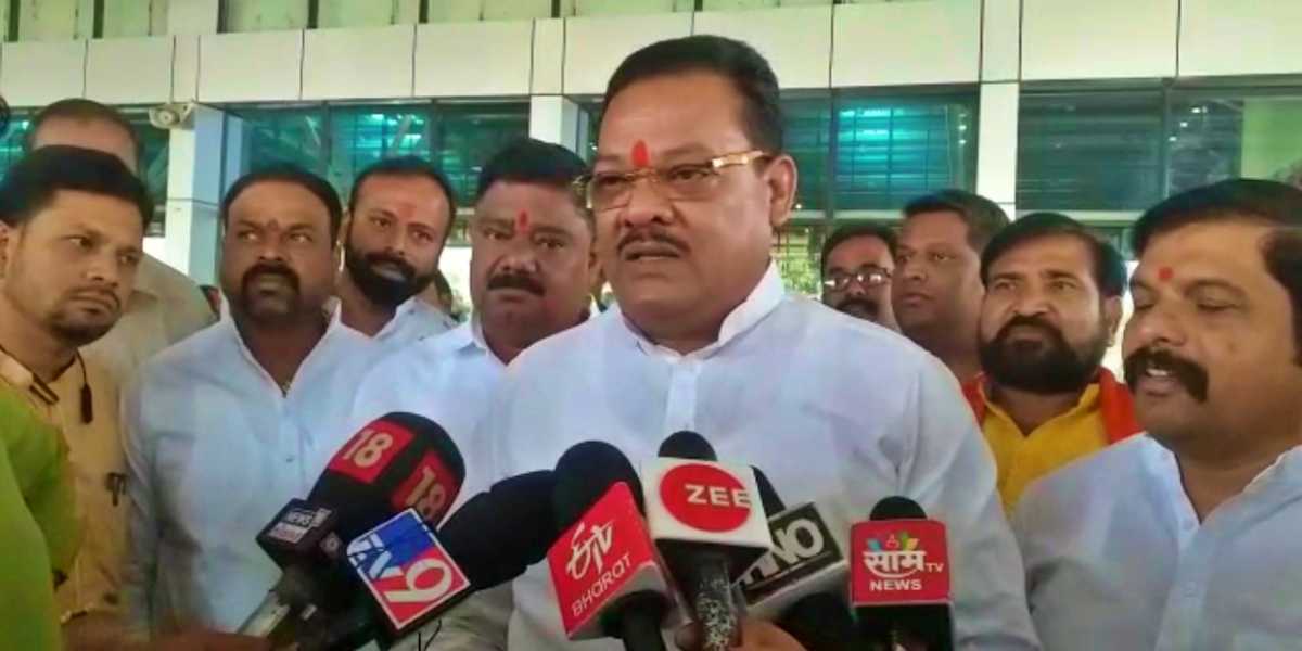 अजित पवारांना त्यांची कातडी वाचवायची आहे - संजय शिरसाट