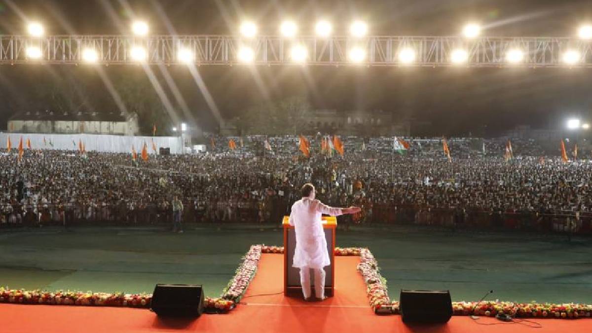 यावेळी राष्ट्रवादी काँग्रेसचे नेते अजित पवार यांनी राज्य सरकावर सडकून टीका केली. तसेच, सावरकर गौरव यात्रेवरूनही सरकारला आव्हान दिलं आहे.
